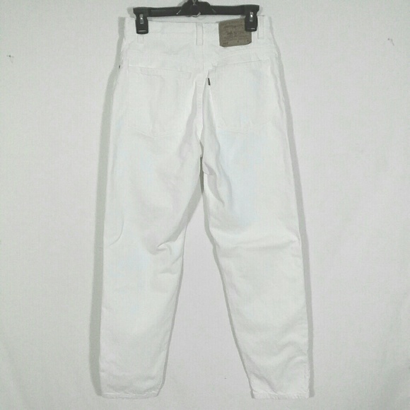 white levi 550 jeans
